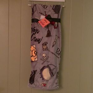Hocus Pocus NWT plush Throw
